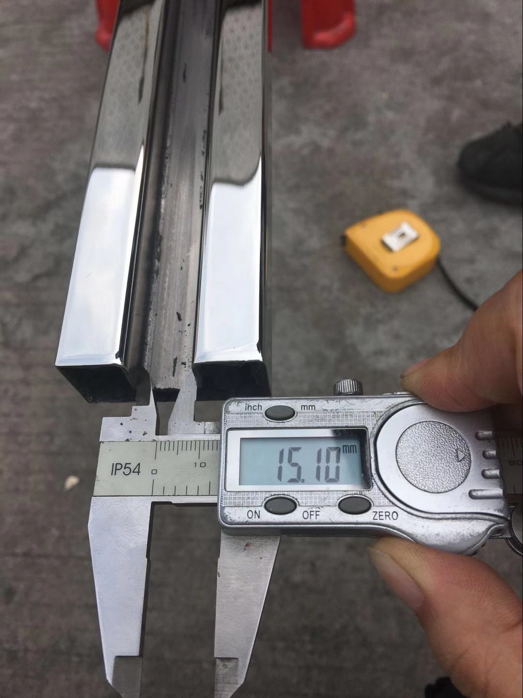 半岛网页版镜面矩型凹槽管1.jpg