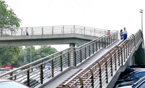 半岛网页版天桥护栏管