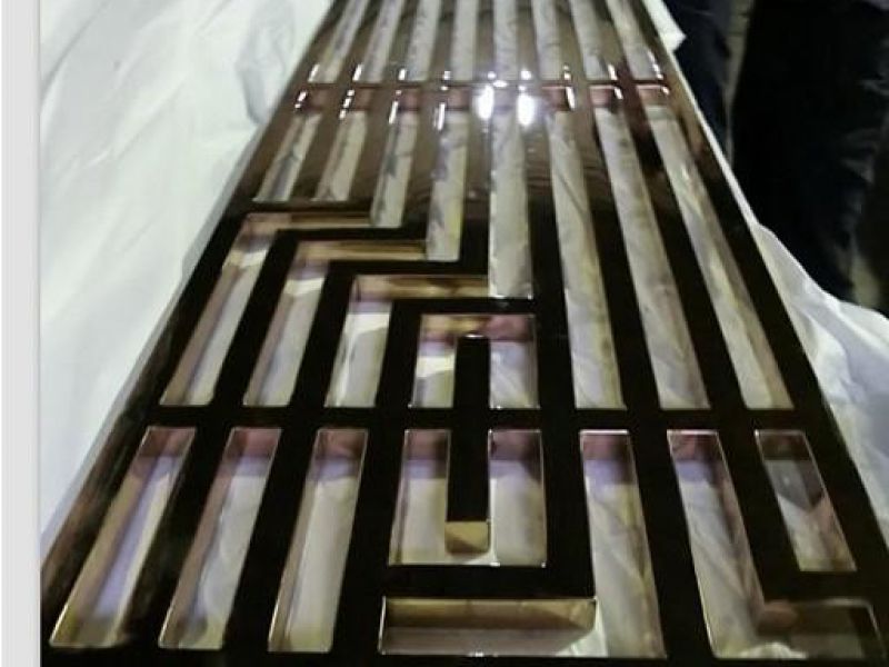 用半岛网页版屏风营造一个属于自己的个性书房