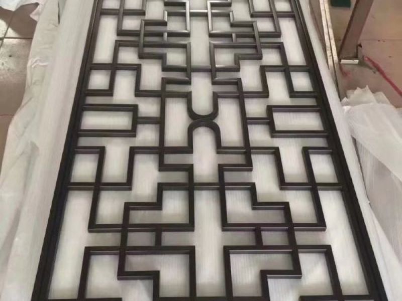 家庭装饰主张运用3~5mm厚的半岛网页版板做屏风