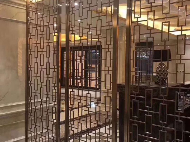 盘点酒店餐厅必备的拉丝钛金半岛网页版屏风